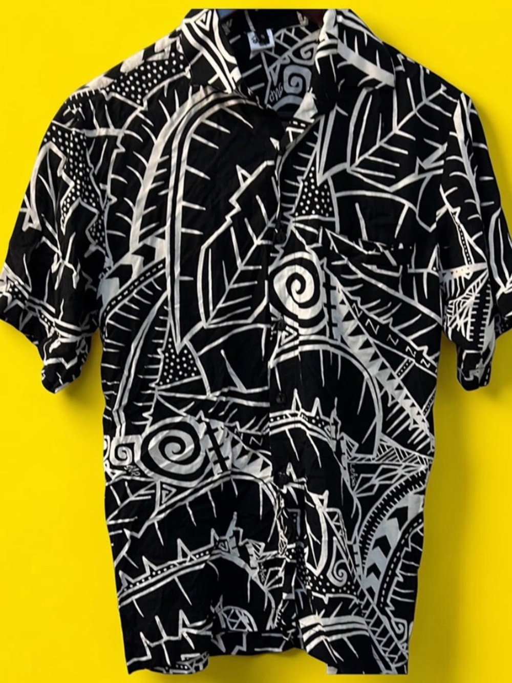 MISSING POLYNESIA Mens Shirt Sz S Black White Hawaiian Aloha Tribal Pattern Luau